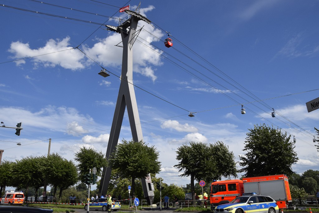 Koelner Seilbahn Gondel blieb haengen Koeln Linksrheinisch P035.JPG - Miklos Laubert